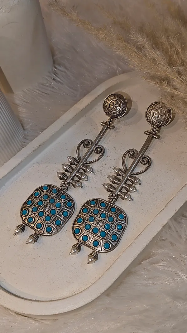 ANTIQUE_SILVER_LONG_DANGLER_EARRINGS_WITH_TURQUOISE_STONE