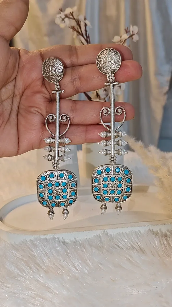 ANTIQUE_SILVER_LONG_DANGLER_EARRINGS_WITH_TURQUOISE_STONE