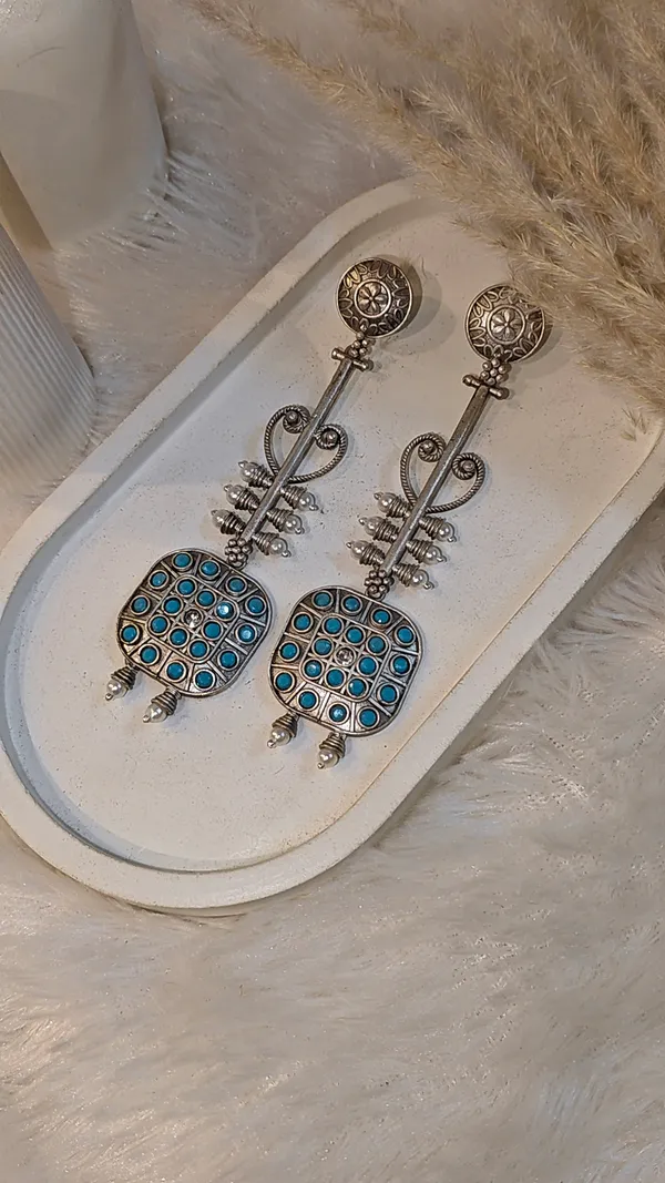 ANTIQUE_SILVER_LONG_DANGLER_EARRINGS_WITH_TURQUOISE_STONE