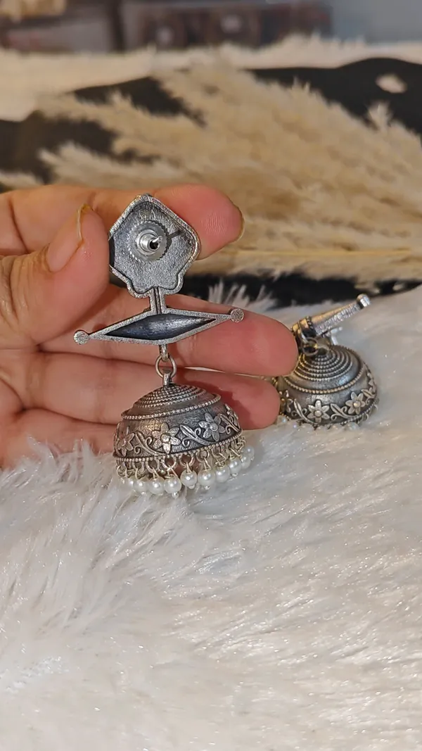ANTIQUE_SILVER_TRISHUL_COIN_DESIGN_JHUMKAS