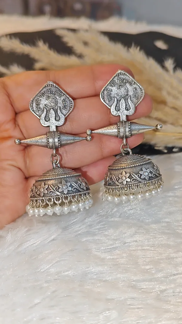 ANTIQUE_SILVER_TRISHUL_COIN_DESIGN_JHUMKAS