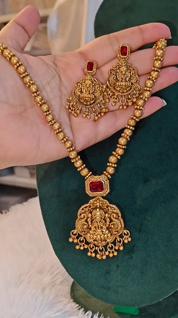 ANTIQUE_TEMPLE_JEWELLERY_RUBY-_GODDESS_LAKSHMI_PENDANT