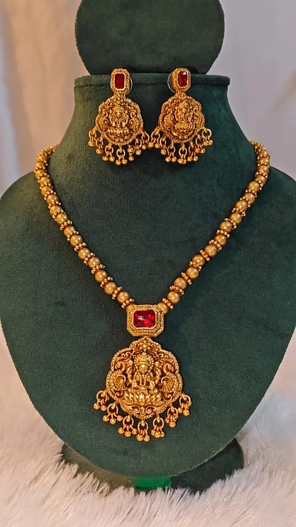ANTIQUE_TEMPLE_JEWELLERY_RUBY-_GODDESS_LAKSHMI_PENDANT