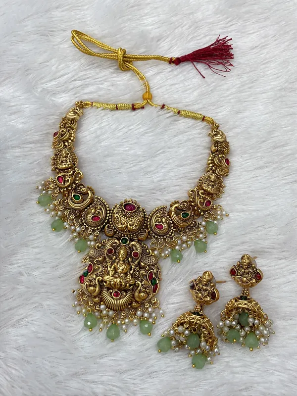 ANTIQUE_TEMPLE_NECKLACE_SET_WITH_GODDESS_LAKSHMI_MOTIF_1.0
