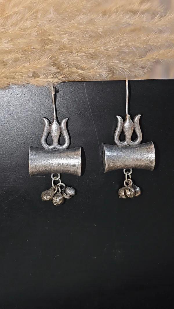 ANTIQUE_SLA_TRISHUL_DAMRU_EARRINGS_WITH_GHUNGROO_CHARM