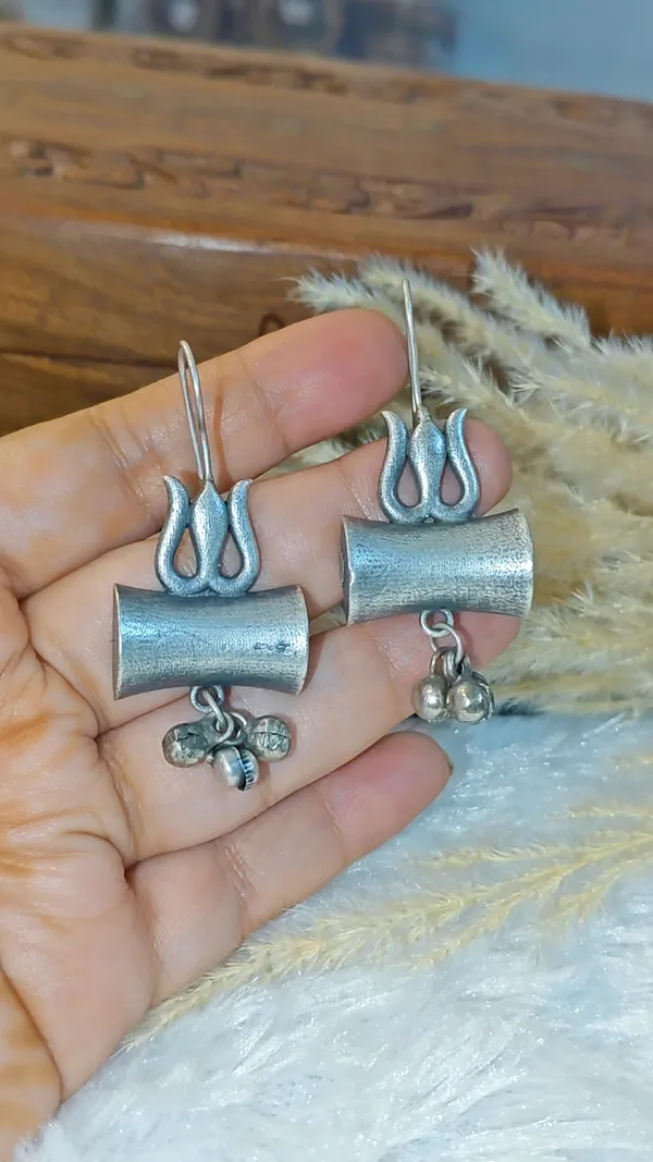 ANTIQUE_SLA_TRISHUL_DAMRU_EARRINGS_WITH_GHUNGROO_CHARM