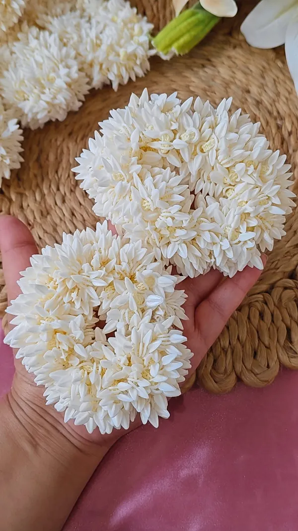 ARTIFICIAL_JASMINE_FLORAL_GAJRA_HAIR_SCRUNCHIE