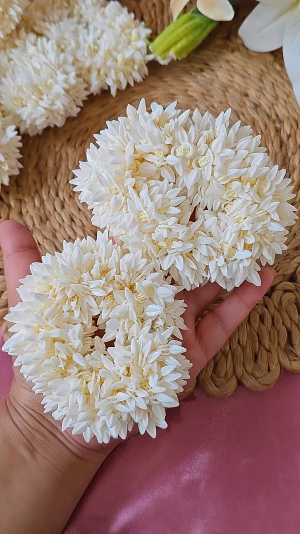 ARTIFICIAL_JASMINE_FLORAL_GAJRA_HAIR_SCRUNCHIE