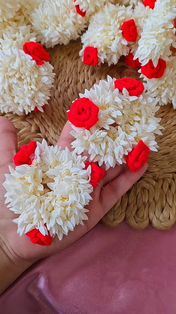 ARTIFICIAL_JASMINE_&_ROSE_FLORAL_GAJRA_HAIR_SCRUNCHIE