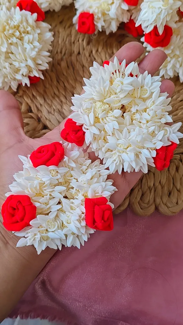 ARTIFICIAL_JASMINE_&_ROSE_FLORAL_GAJRA_HAIR_SCRUNCHIE