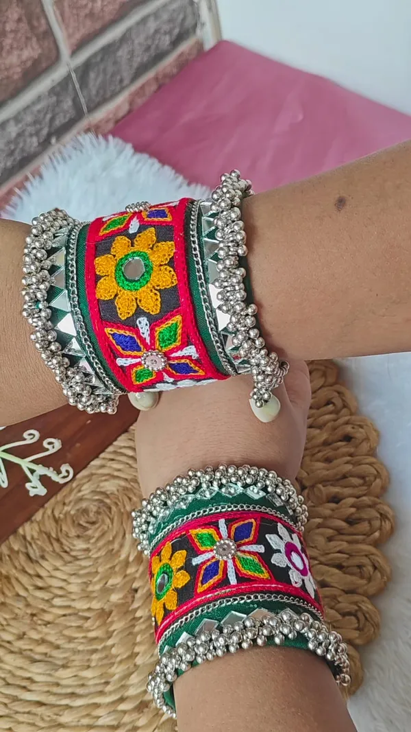 BOHO_HANDCUFF_(PAIR)_1.0