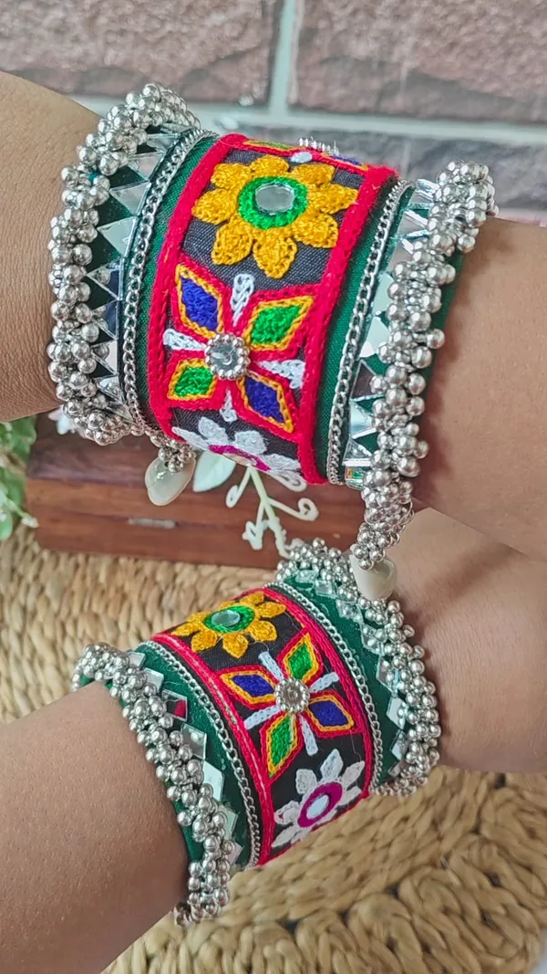 BOHO_HANDCUFF_(PAIR)_1.0