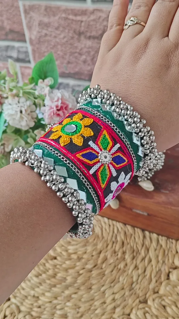 BOHO_HANDCUFF_(PAIR)_1.0