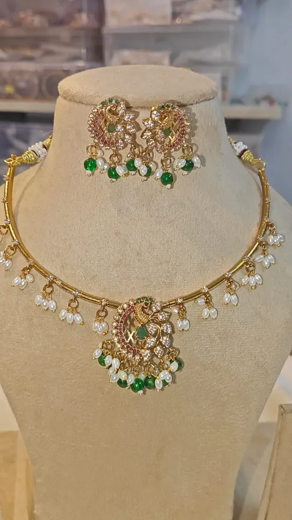 SHILPI_PEACOCK_-_GOLDEN_(AD_DIAMONDS)_HASLI_SET_FOR_WOMEN