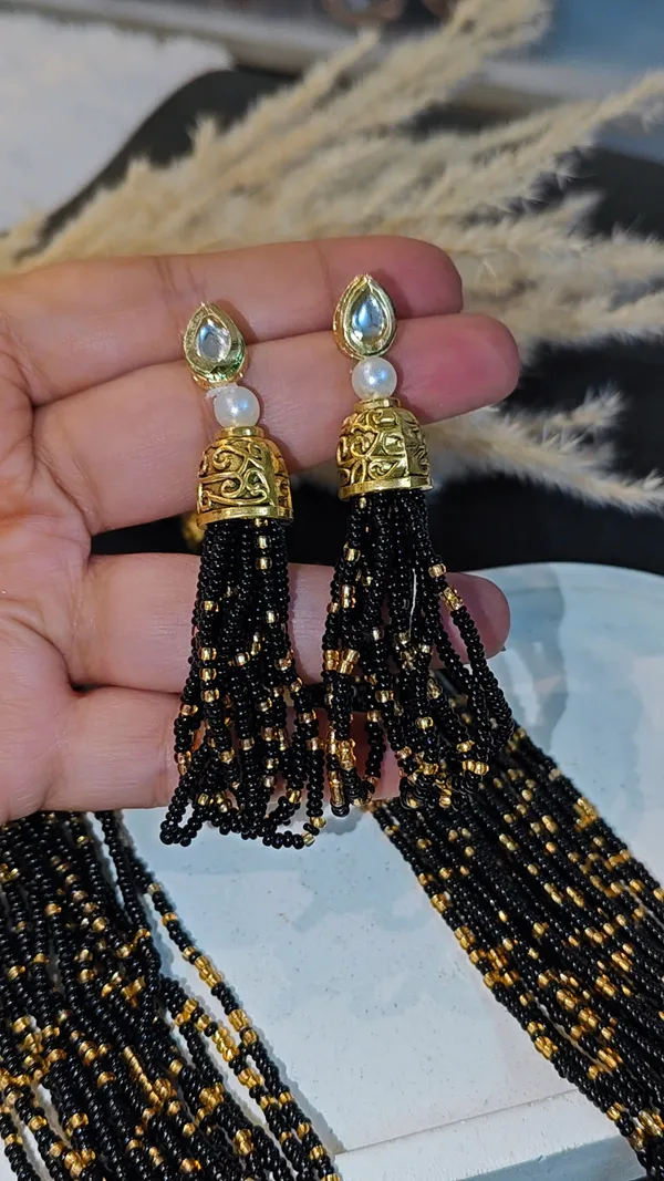 ELEGANT_BLACK_&_GOLD_BEADED_LAYERED_MALA