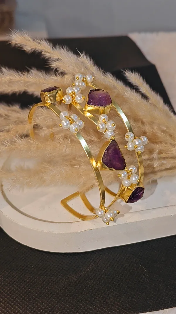 EXQUISITE_AMETHYST_&_PEARL_KADA_BRACELET