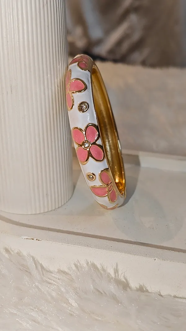 ELEGANT_ENAMEL_FLORAL_BANGLE_–_PINK_&_WHITE_WITH_GOLD_ACCENTS