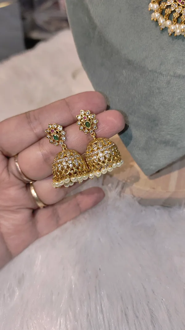 GOLD-PLATED_HASLI_SET_WITH_JHUMKA_EARRINGS_&_PEARL_DETAILING