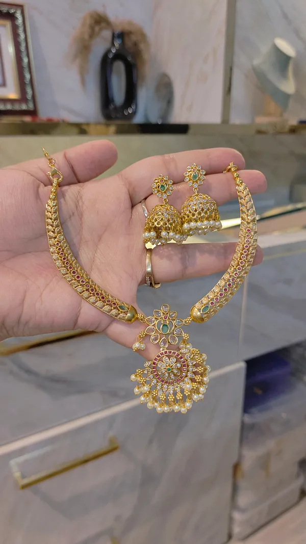 GOLD-PLATED_HASLI_SET_WITH_JHUMKA_EARRINGS_&_PEARL_DETAILING