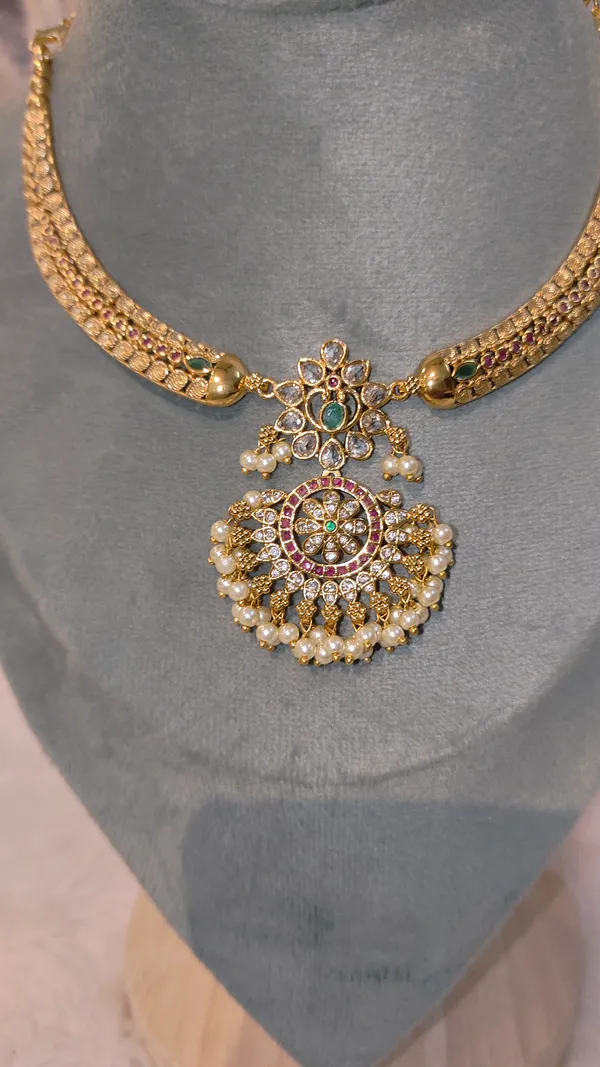 GOLD-PLATED_HASLI_SET_WITH_JHUMKA_EARRINGS_&_PEARL_DETAILING