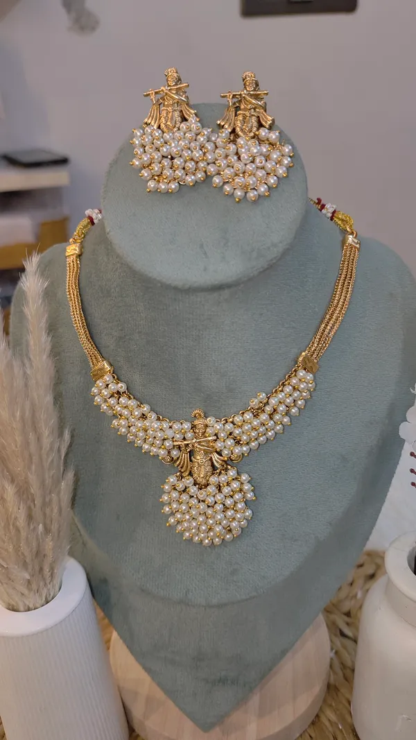 KRISHNA_PEARL_NECKLACE_WITH_JHUMKAS