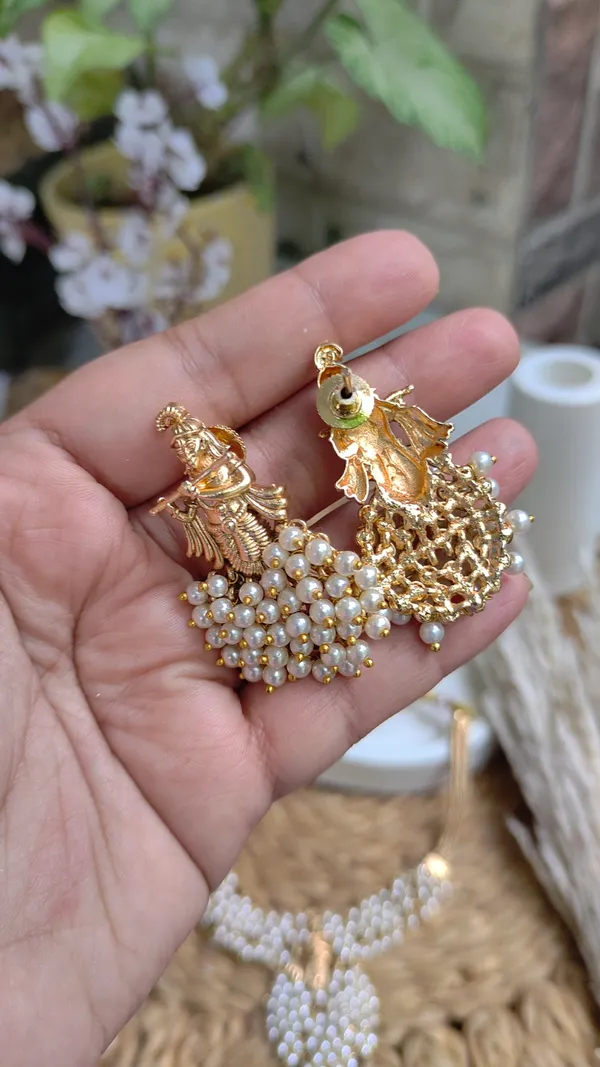 KRISHNA_PEARL_NECKLACE_WITH_JHUMKAS
