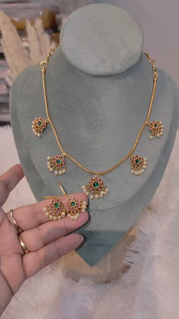 KAANCHI_NECKLACE_SET_WITH_RUBY,_EMERALD_&_PEARL_DETAILING