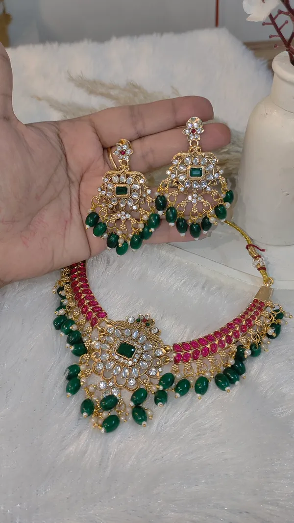 KUNDAN_NECKLACE_SET_WITH_GREEN_&_RED_BEADS