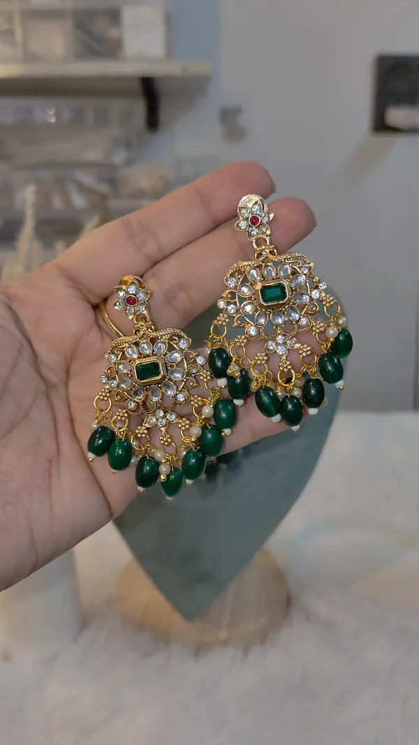 KUNDAN_NECKLACE_SET_WITH_GREEN_&_RED_BEADS