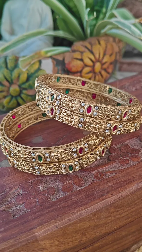LAKSHMI_TEMPLE_ANTIQUE_BANGLES_SET