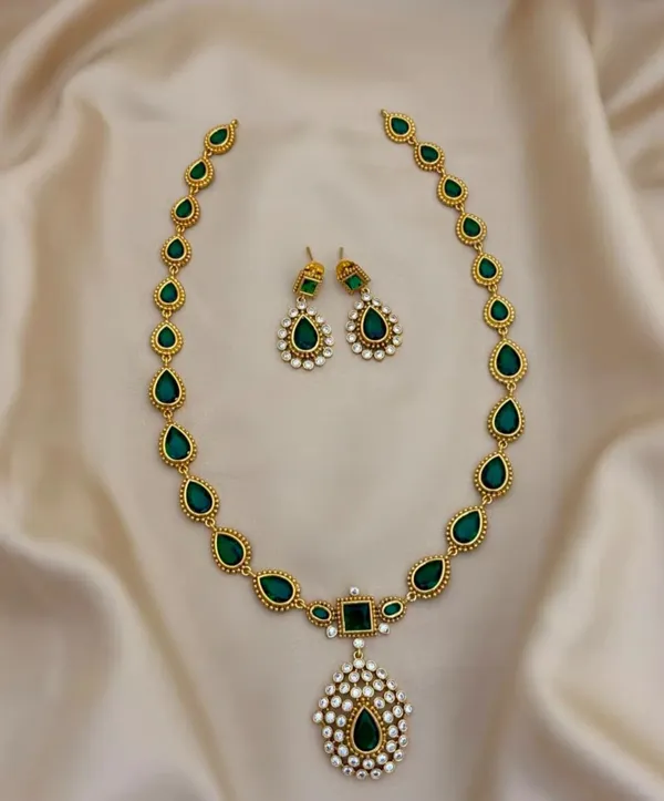 MISHA_(LONG)_EMERALD_GREEN_KUNDAN_NECKLACE_SET_