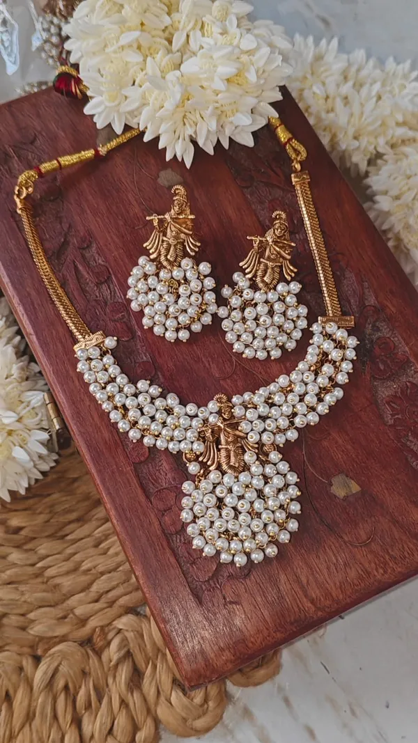 KRISHNA_PEARL_NECKLACE_WITH_JHUMKAS