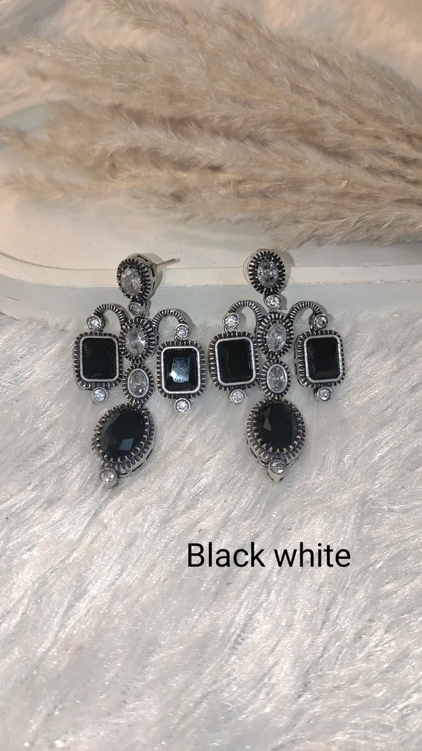 MONALISA_STONE_EARRING