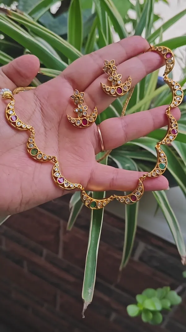 MOON_ETHEREAL_KUNDAN_NECKLACE_SET