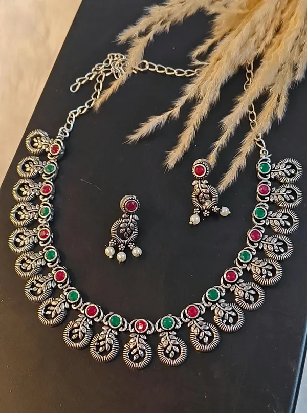 MULTICOLORED_SILVER_NECKLACE_-_LEAF_MOTIF