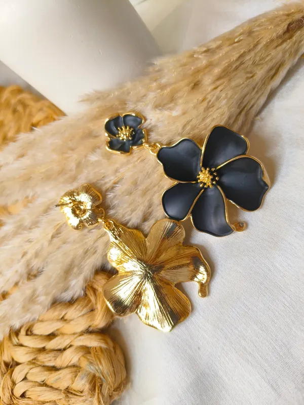 PREMIUM_&_ELEGANT_PASTEL_BLACK_BRASS_EARRINGS