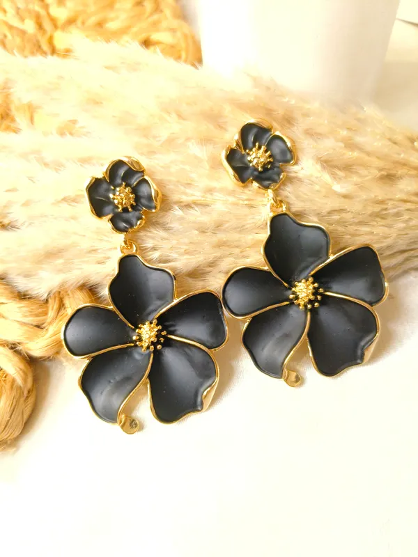 PREMIUM_&_ELEGANT_PASTEL_BLACK_BRASS_EARRINGS