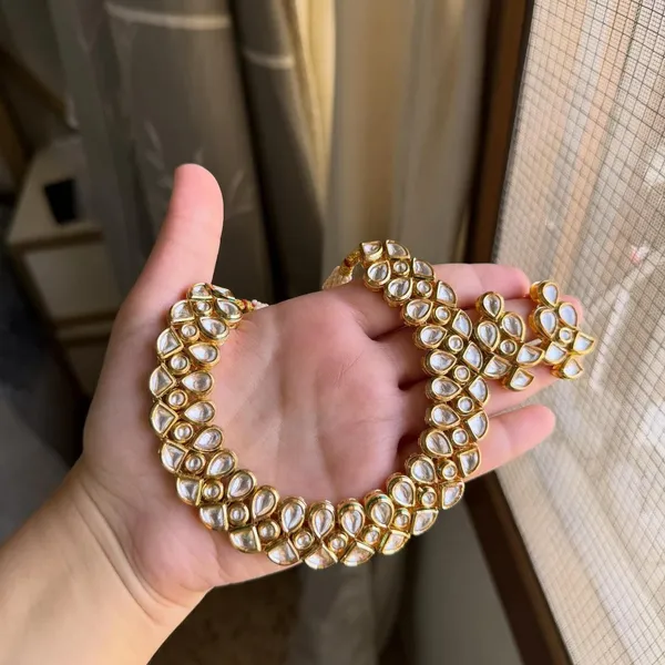 NAIRA_ELEGANT_BRIDAL-INSPIRED_KUNDAN_NECKLACE_SET