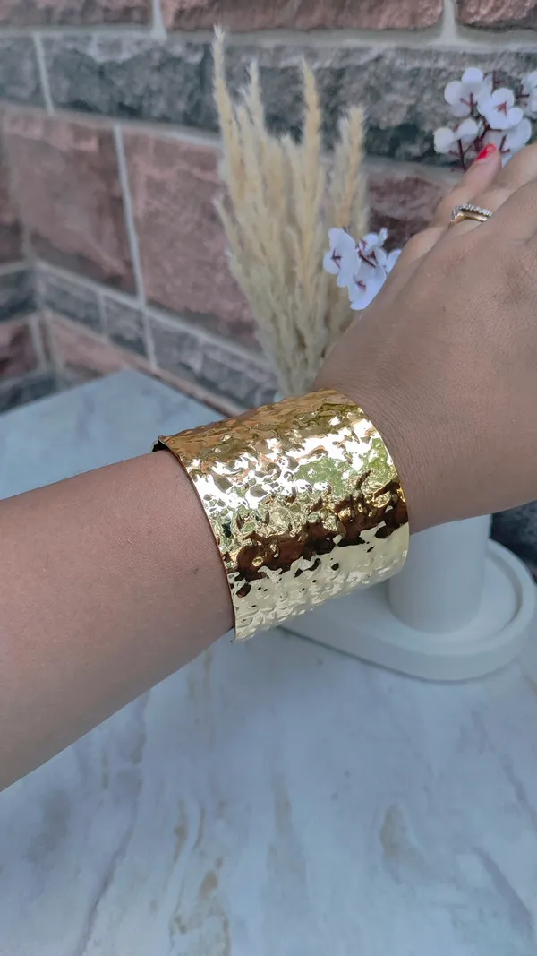 Golden_Stainless_Steel_Premium_&_Elegant_(_Anti_Tarnish_)_Kada_For_Women