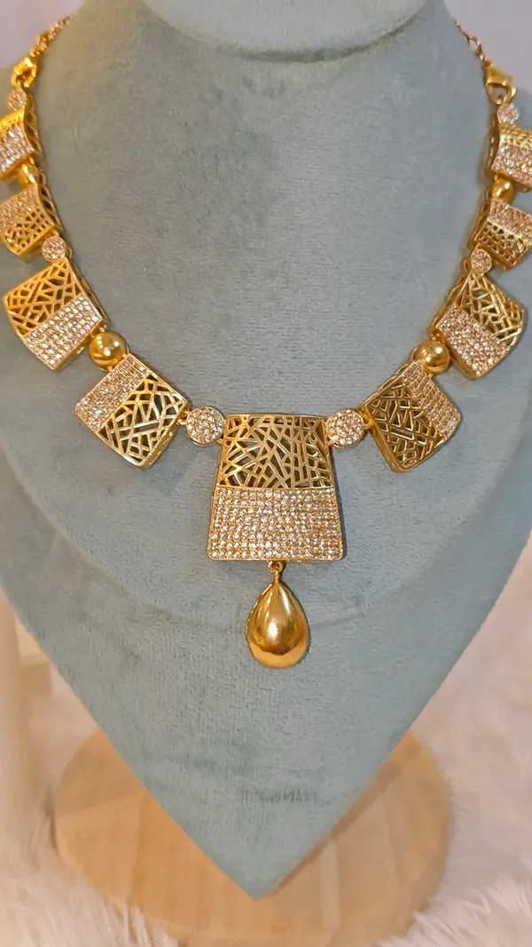 PAAKHI_GOLD-PLATED_NECKLACE_SET_WITH_EARRINGS