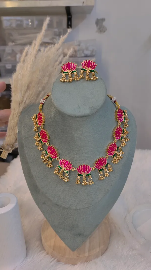 PINK_LOTUS_FLORAL_NECKLACE_SET_WITH_EARRINGS