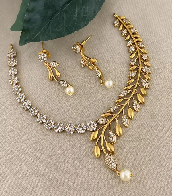 SHRISHTI_GOLD_LEAF_MOTIF_NECKLACE_SET_WITH_PEARL_DROPS