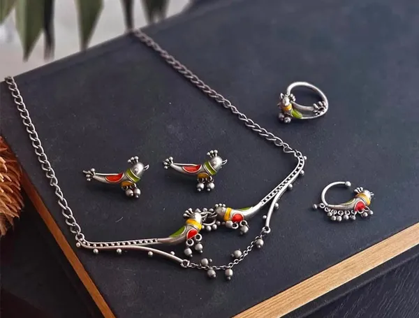 SILVER_REPLICA_BIRD_MOTIF_JEWELLERY_SET_–_NECKLACE,_EARRINGS_&_NOSE_PINS