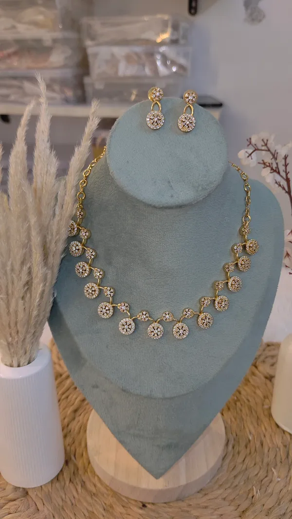 SPARKILING_STONE_AD_NECKLACE
