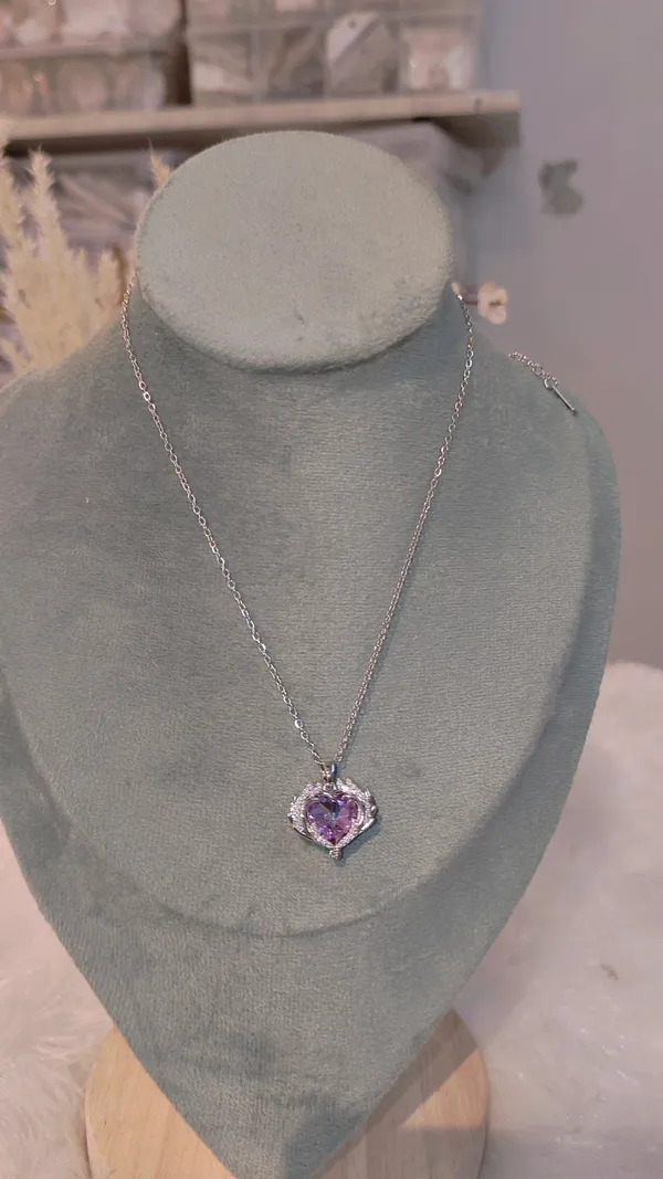 SILVER_HEART_PENDANT_WITH_CRYSTAL_STONE