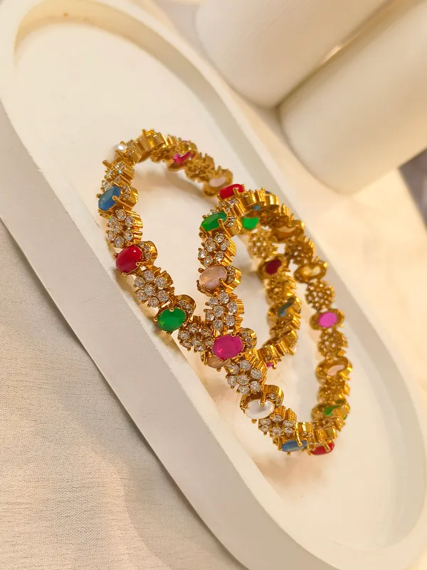 AD_DIAMONDS_GOLDEN_BRASS_BANGLES_(_SET_OF_2)