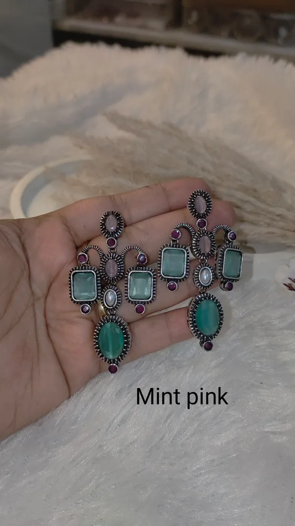 MONALISA_STONE_EARRING