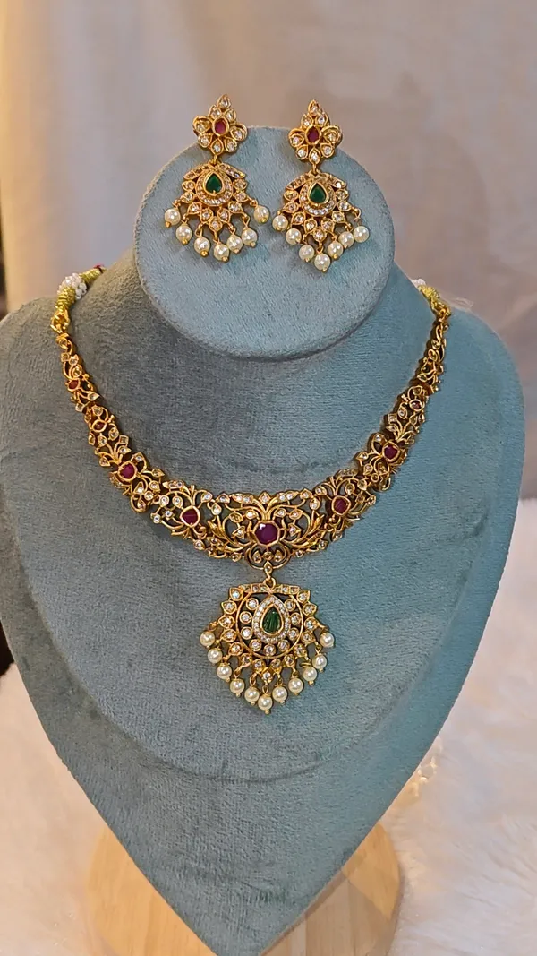 VAIDHAVI_ROYAL_KUNDAN_PEARL_NECKLACE_SET
