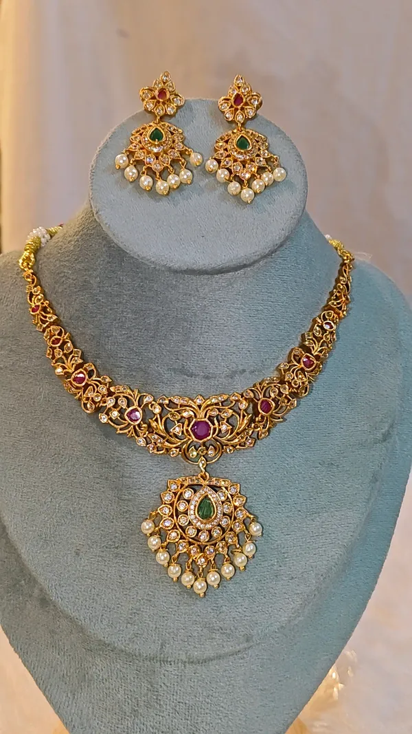 VAIDHAVI_ROYAL_KUNDAN_PEARL_NECKLACE_SET