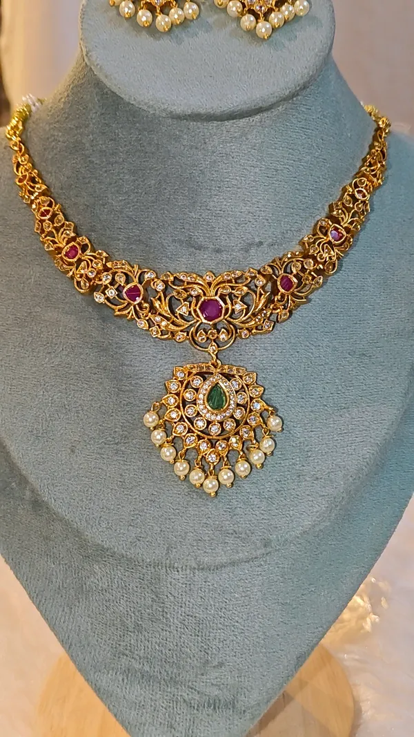 VAIDHAVI_ROYAL_KUNDAN_PEARL_NECKLACE_SET
